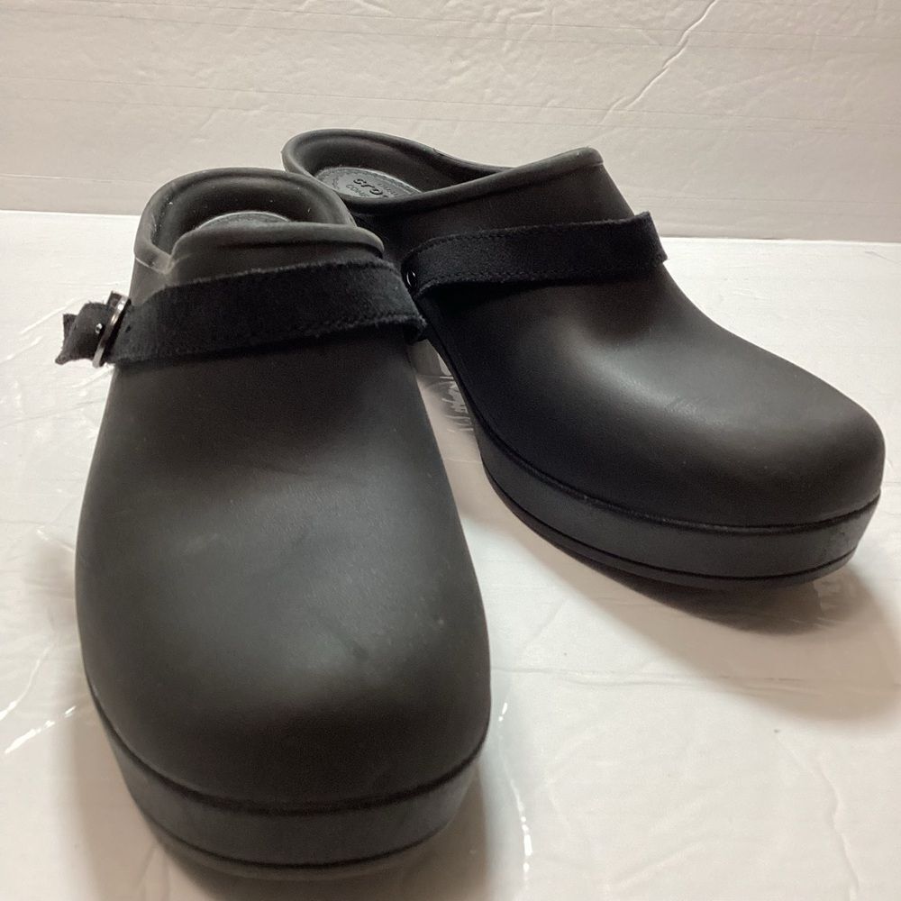 Crocs  Sarah clogs women’s shoes